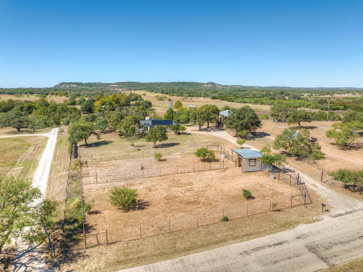 Casa Bonita Firepit-Grill & Hill Country Views! Villa Fredericksburg Exterior photo